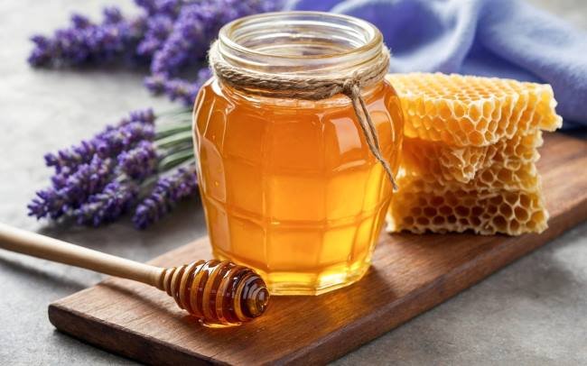 Fakta di Balik Khasiat Madu untuk Meredakan Sakit Tenggorokan