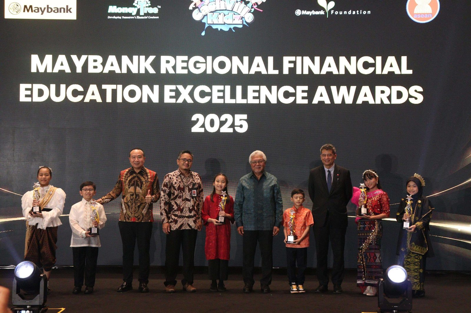 Maybank Perkuat Literasi Keuangan ASEAN melalui FinEx Awards