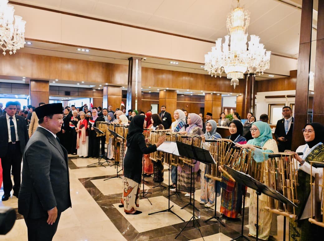 Presiden Prabowo Disambut Alunan Angklung di Islamabad