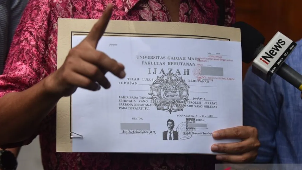 Komisi Informasi Pusat Perintahkan KPU Serahkan Salinan Ijazah Jokowi