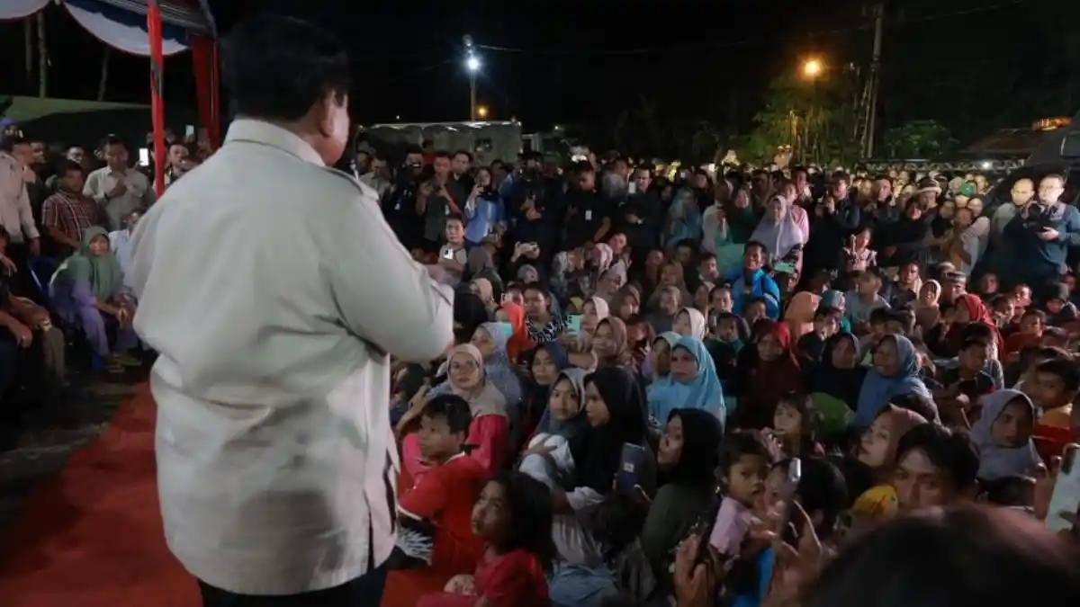 Tahun Baru: Prabowo Subianto bersama Pengungsi