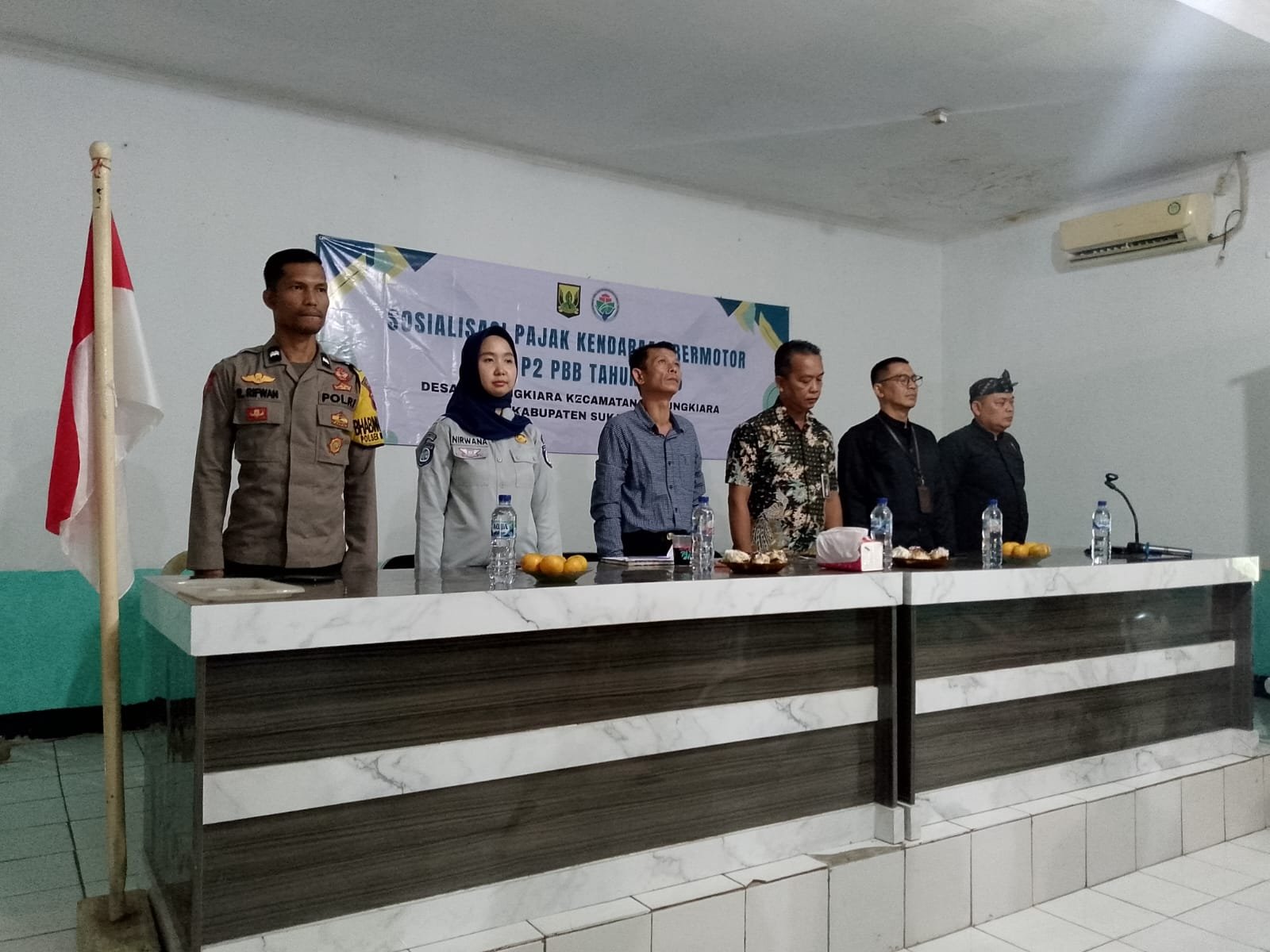 Tim Pembina Samsat Pelabihan Ratu Dorong Kesadaran Masyarakat melalui Sosialisasi Pajak Kendaraan Bermotor di Desa Warungkiara