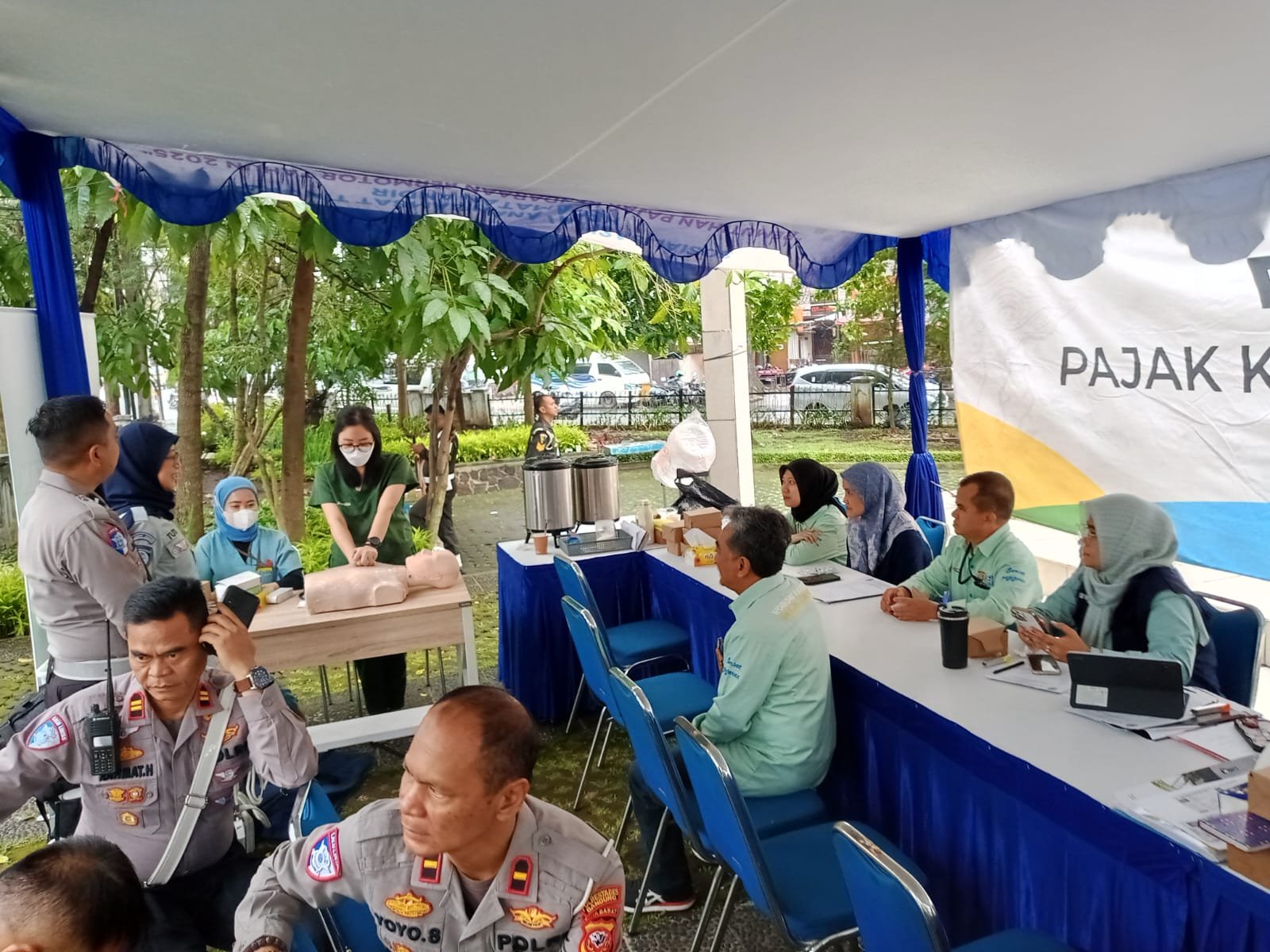 Pelaksanaan Pelatihan PPGD oleh Jasa Raharja Bandung di Taman Tugu KTT Jalan Pajajaran