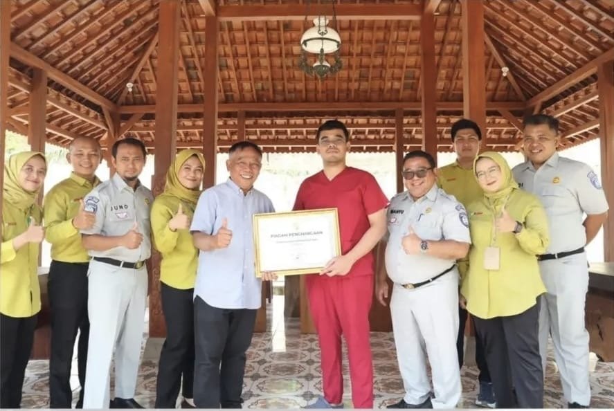 PT Jasa Raharja Tasikmalaya Berikan Penghargaan Quantum Claim Speed Award kepada RSOP Ciamis