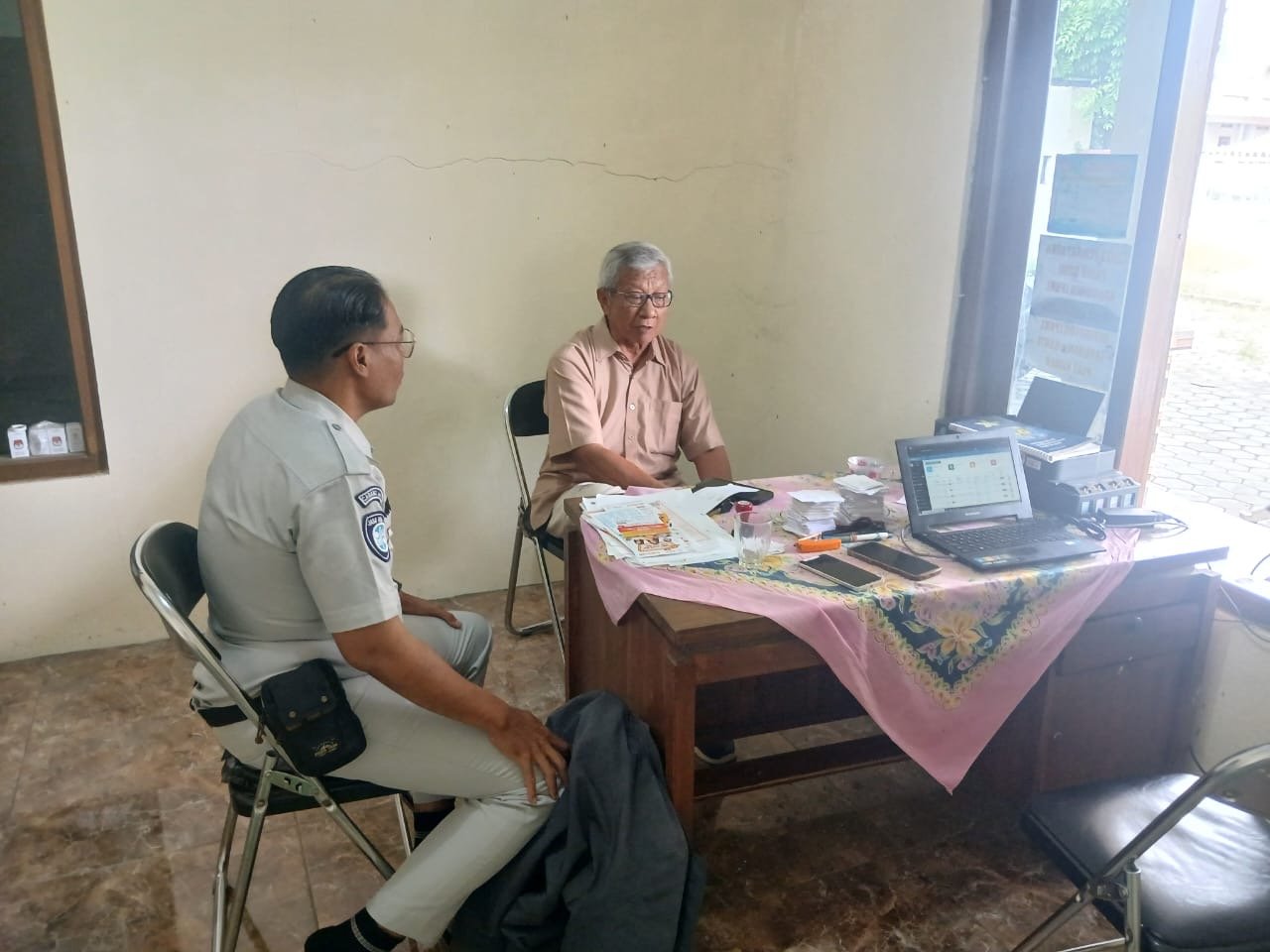 Jasa Raharja Cabang Pekalongan Lakukan Monitoring Samsat Budiman di BUMDes Subur Makmur Desa Kaladawa Kec. Talang Kab. Tegal