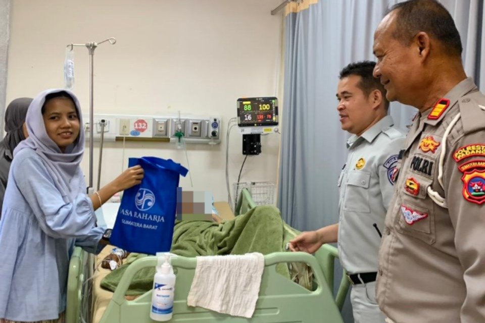 Jasa Raharja Sumbar Bersama Mitra Kunjungi Korban Laka di RSUP M Djamil, Pastikan Jaminan dan Hadirkan Pendampingan Humanis