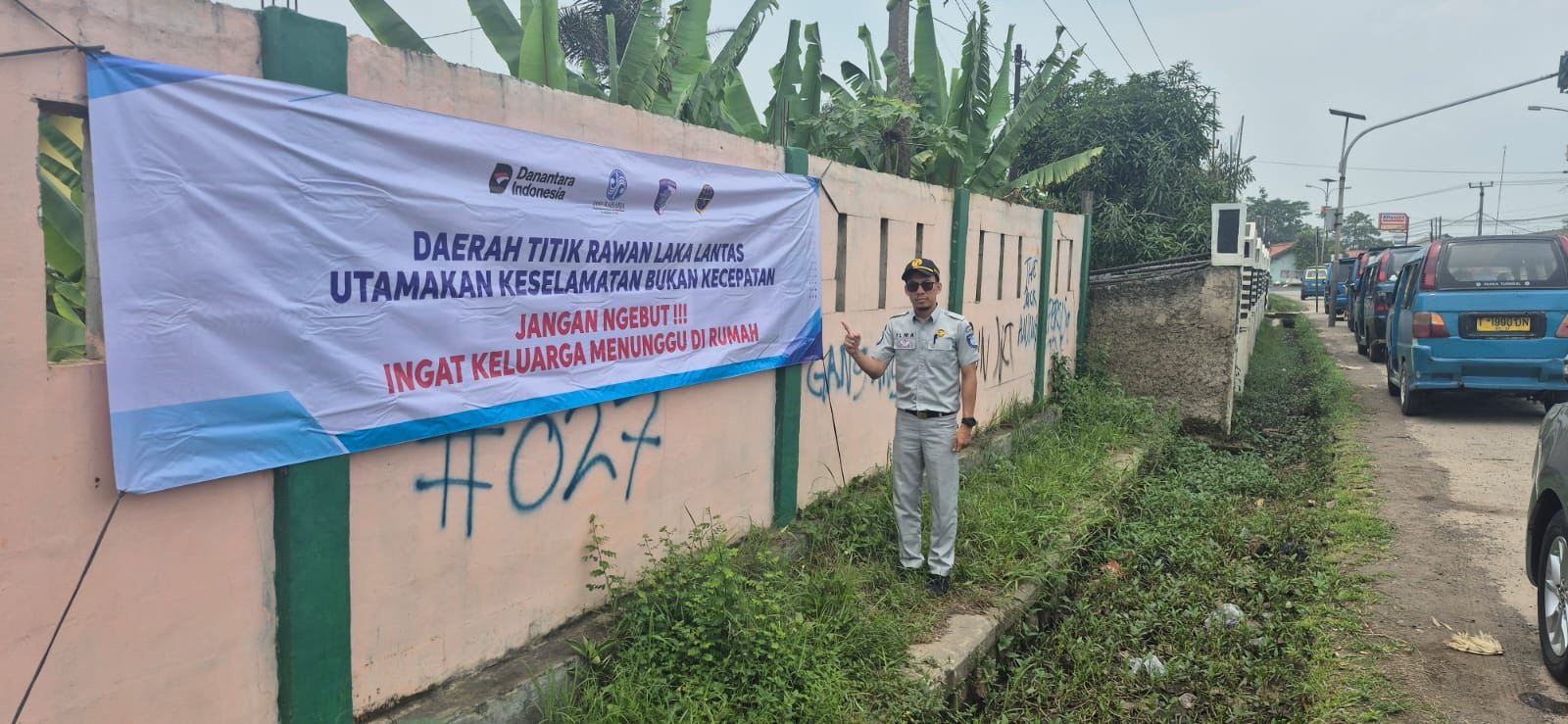 Jasa Raharja Karawang Intensifkan Upaya Preventif Melalui Pemasangan Spanduk Keselamatan