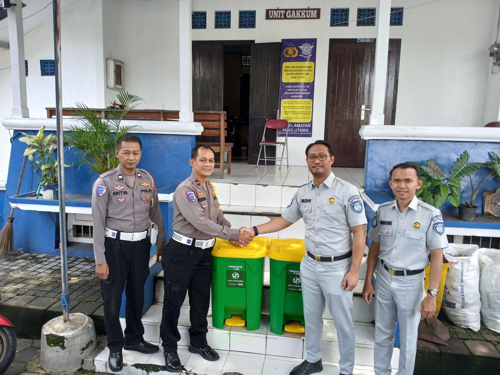 Tak Hanya Santunan, Jasa Raharja DIY Hadirkan Program TJSL CSV untuk Dukung Keselamatan dan Kebersihan Lingkungan