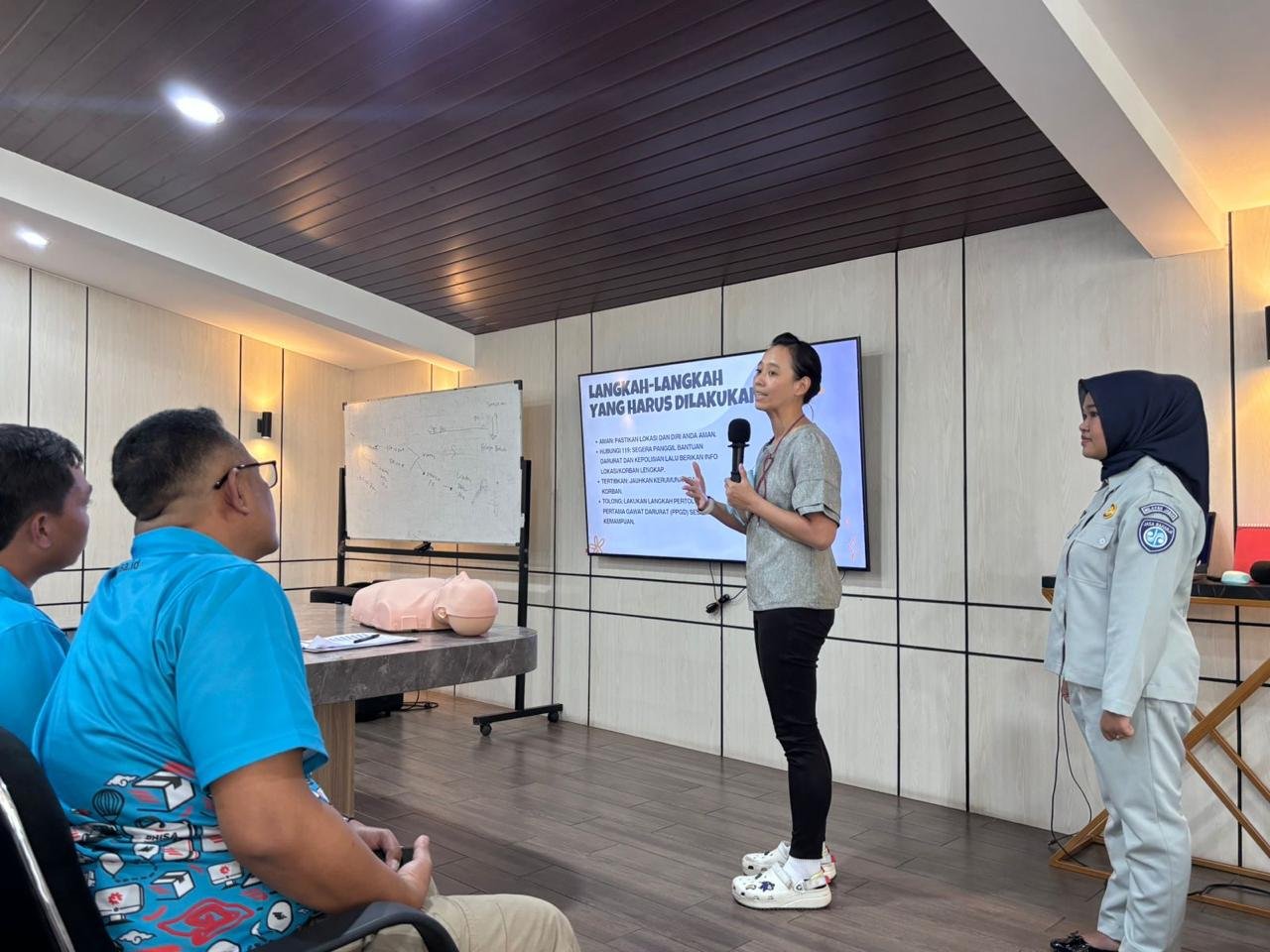 Tingkatkan Kesehatan dan Kesiapsiagaan Kerja, Jasa Raharja Kanwil Utama Jawa Barat Gelar MUKL dan Pelatihan PPGD di PO Bhinneka Sangkuriang Shuttle Mekarwangi