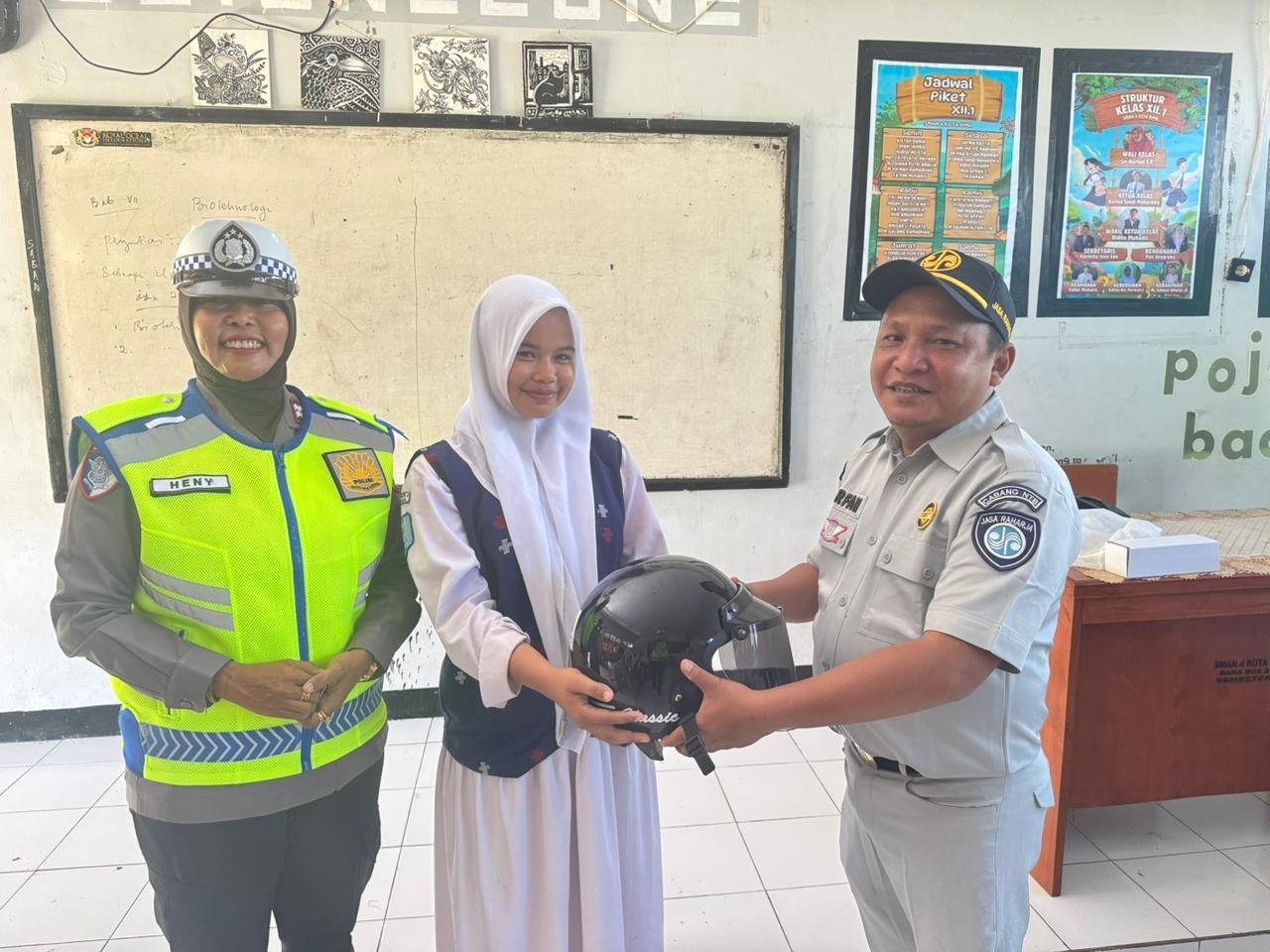 Edukasi Keselamatan Sejak Dini, Jasa Raharja Bima Sosialisasi ke SMAN 4 Bima