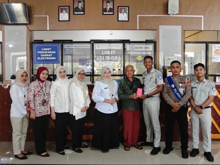 Jasa Raharja Apresiasi Wajib Pajak Taat Melalui Pembagian Doorprize di Samsat Pesawaran