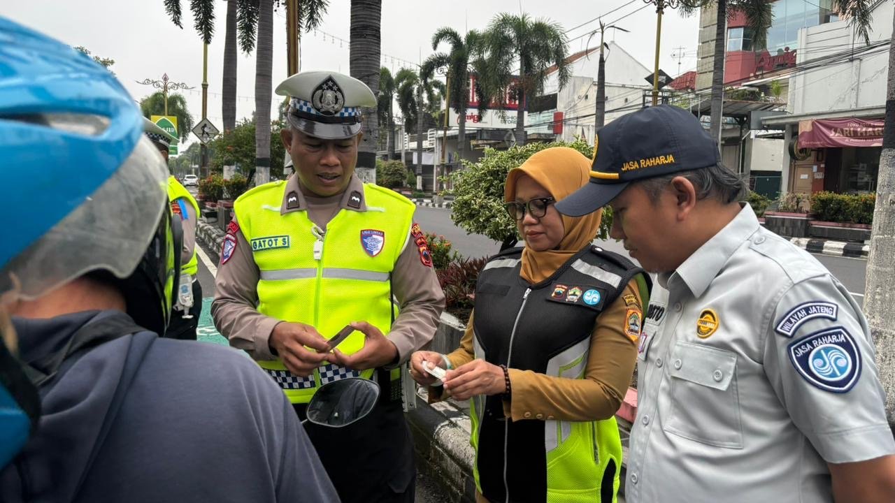 Dukung Operasi Keselamatan Candi 2026, Tim Pembina Samsat Klaten Gelar Aksi Simpatik dan Penertiban