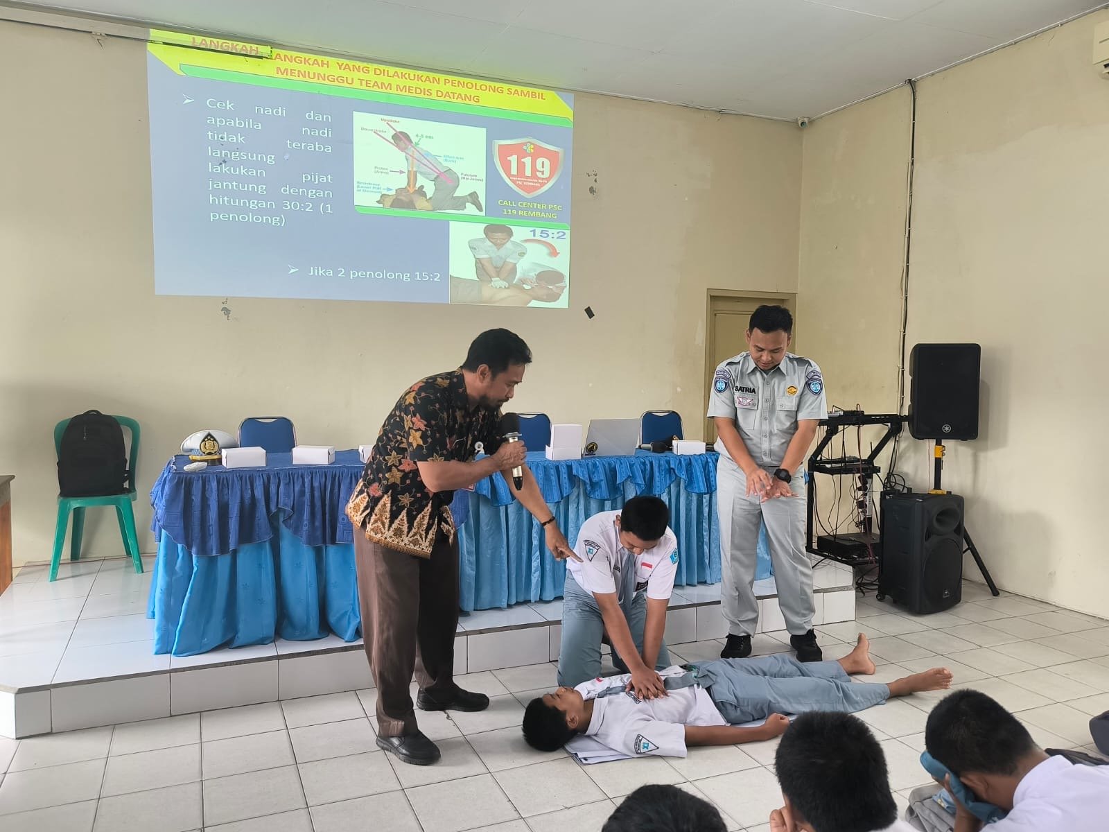 Sasar Generasi Muda, Jasa Raharja Blora dan Satlantas Polres Rembang Gelar Safety Campaign serta Pelatihan PPGD di SMK Al Mubarok