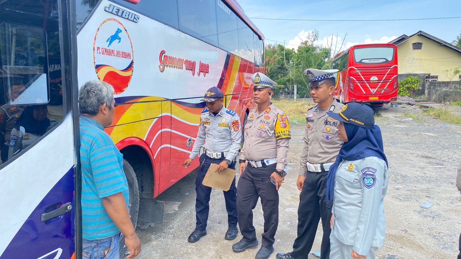 Pastikan Armada Siap Beroperasi, Jasa Raharja Bukittinggi Gelar Rampcheck di PO Gumarang dan Lubuk Basung Express