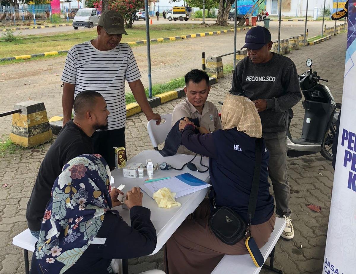 Peduli Keselamatan, Jasa Raharja Watampone Gelar Pemeriksaan Kesehatan Gratis di Pelabuhan Bajoe