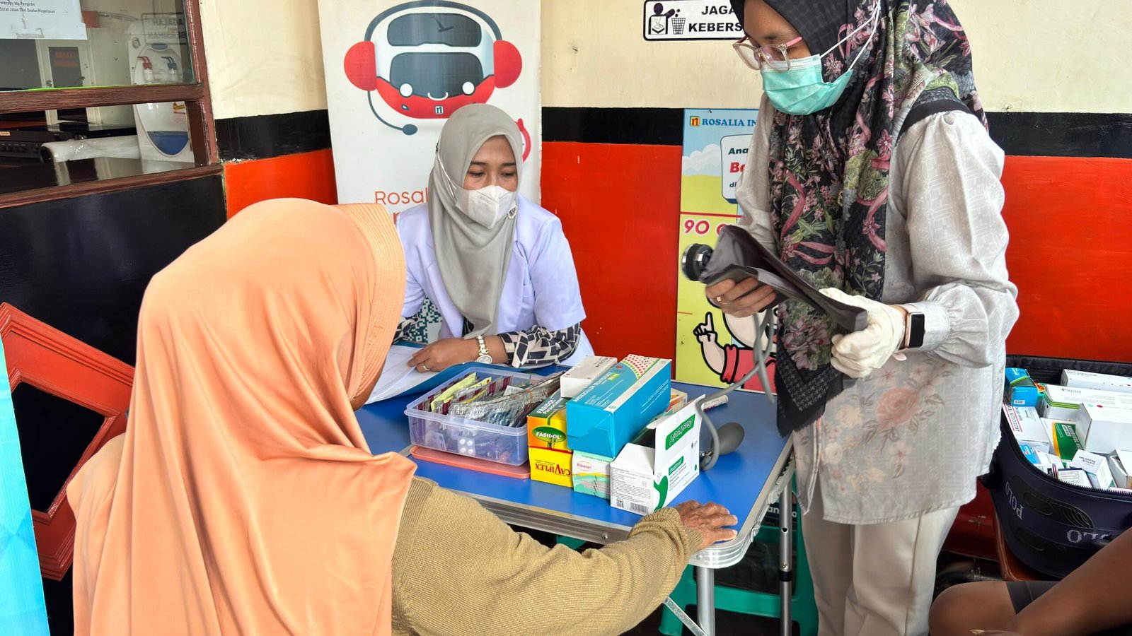 Jasa Raharja Cabang Kotabumi Hadirkan Layanan Pemeriksaan Kesehatan Gratis Bagi Penumpang dan Kru Bus PO Rosalia Indah