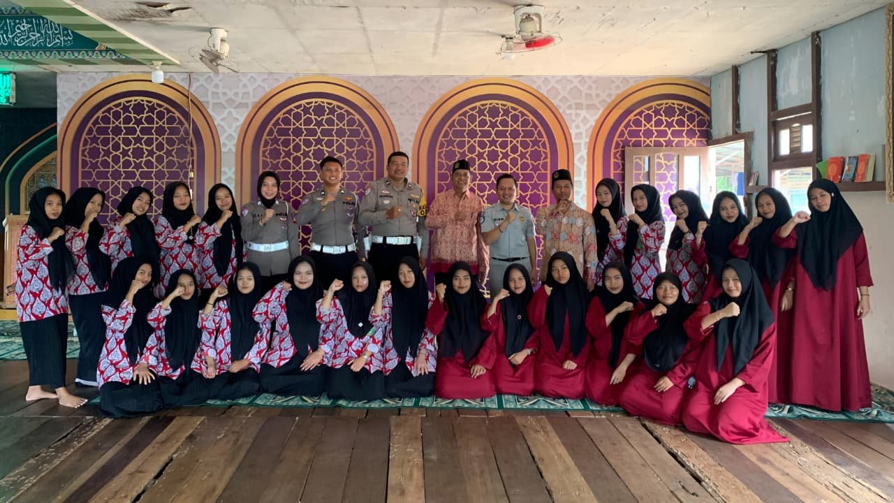 Jasa Raharja Kalbar Menjadi Narasumber Dalam Kegiatan Sosialisasi Literasi Digital dan Keselamatan Berkendara Bagi Generasi Muda  