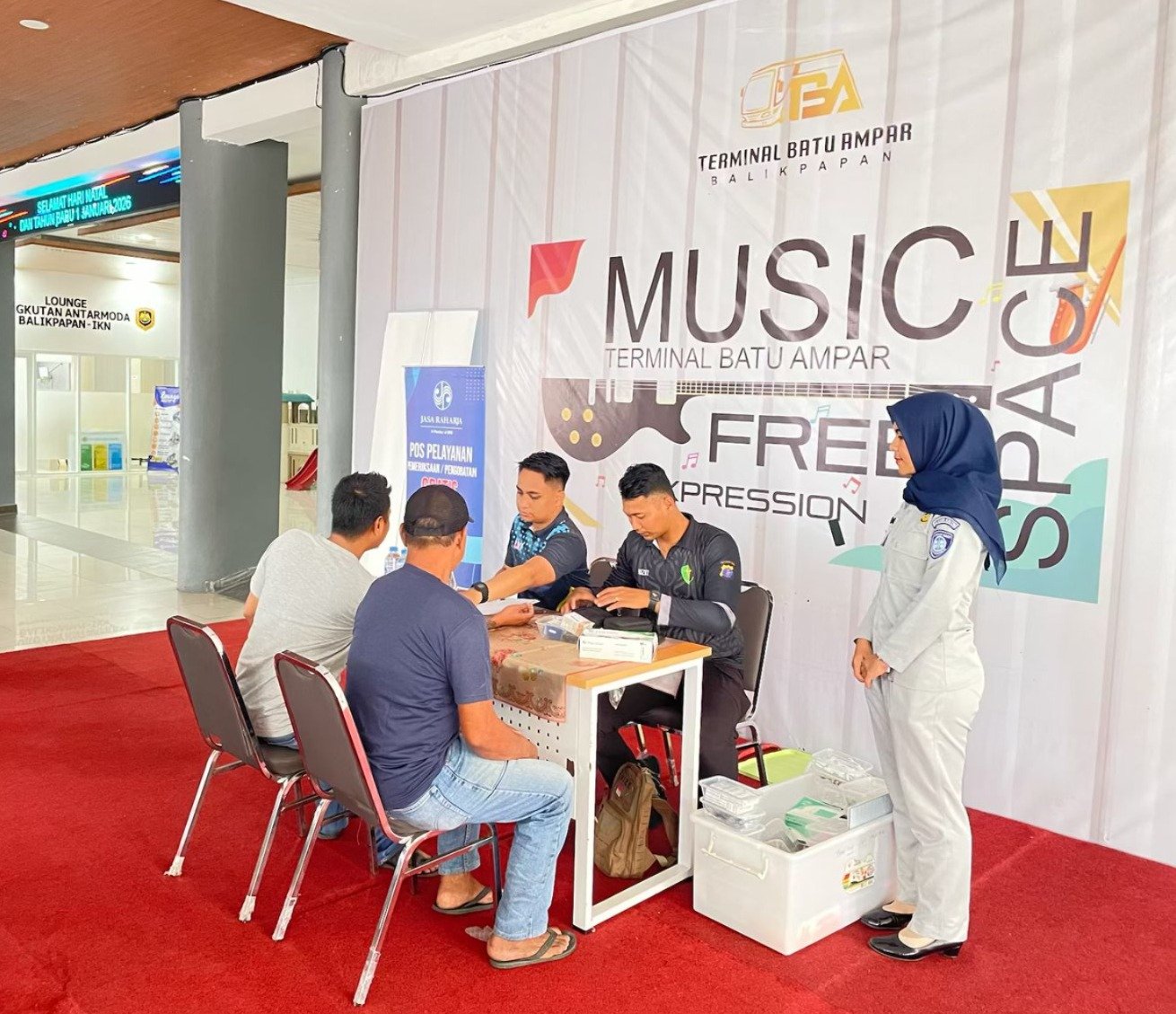 PT Jasa Raharja Kanwil Kalimantan Timur Gelar Mobile Unit Keselamatan Lalu Lintas (MUKL) dan Pelatihan Pertolongan Pertama Gawat Darurat (PPGD) di Terminal Batu Ampar