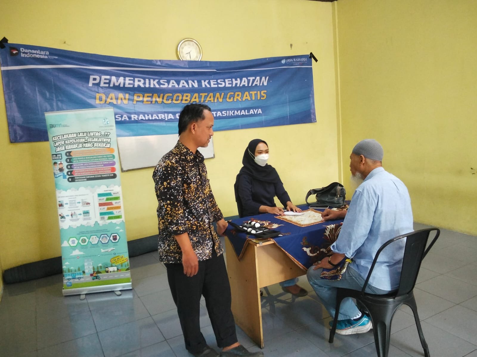 Jasa Raharja Cabang Tasikmalaya Gelar Pemeriksaan Kesehatan dan Pengobatan Gratis bagi Awak Kendaraan di PO Doa Ibu Tasikmalaya