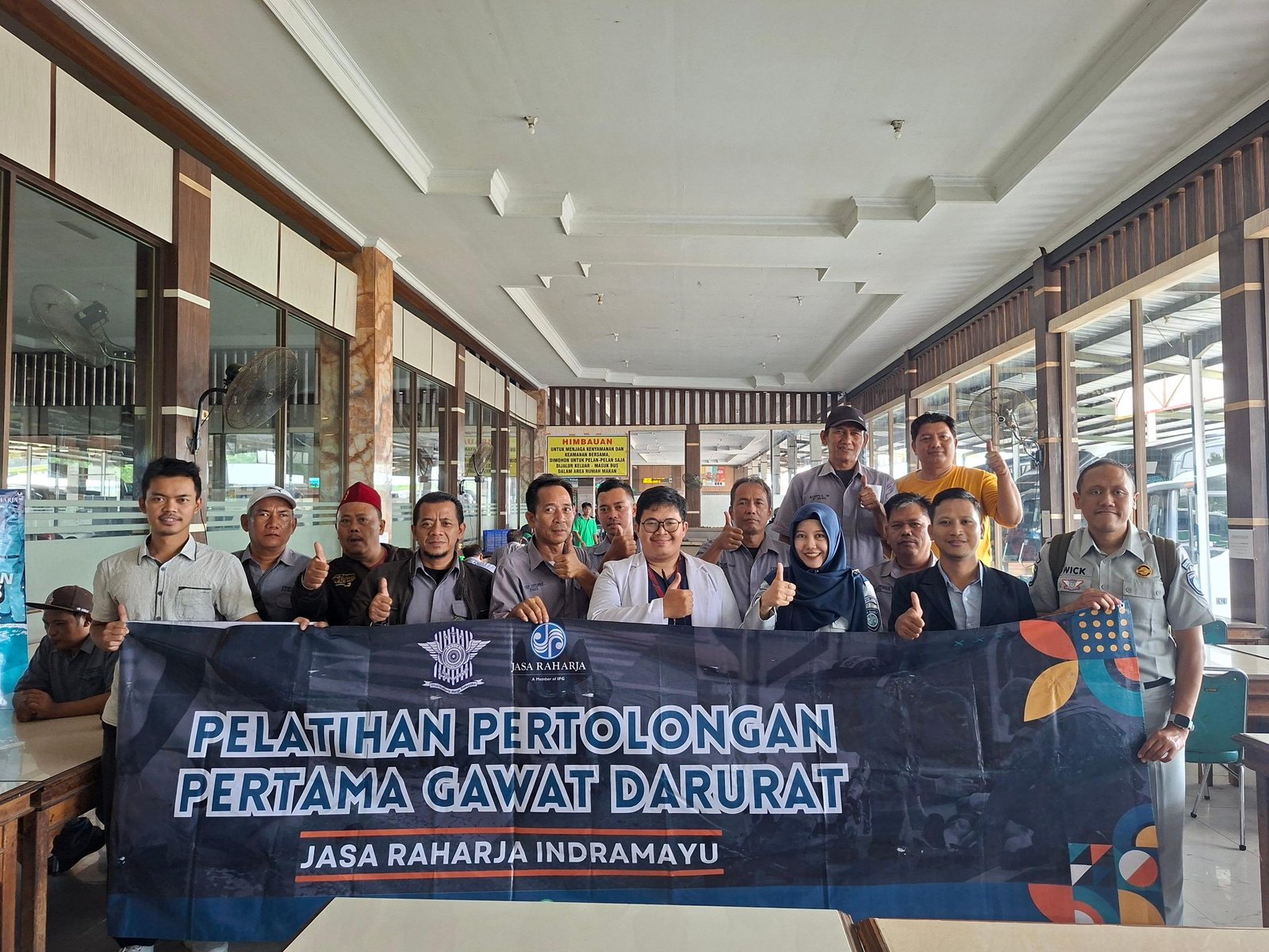 Dukung Keselamatan PAM Lebaran 2026, Jasa Raharja Indramayu Gelar Pengobatan Gratis dan Sosialisasi PPGD bagi Pengemudi Bus