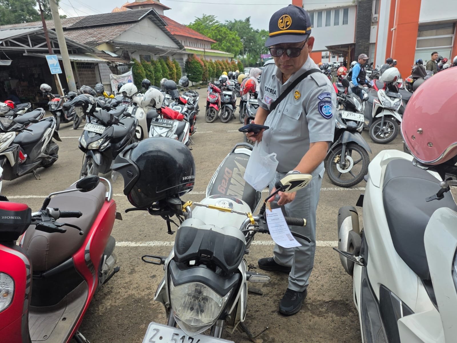 PT Jasa Raharja Laksanakan Penelusuran Mandiri Penunggak Pajak Kendaraan Secara Bersamaan di Tiga Lokasi Menggunakan Aplikasi PANAH PASOPATI