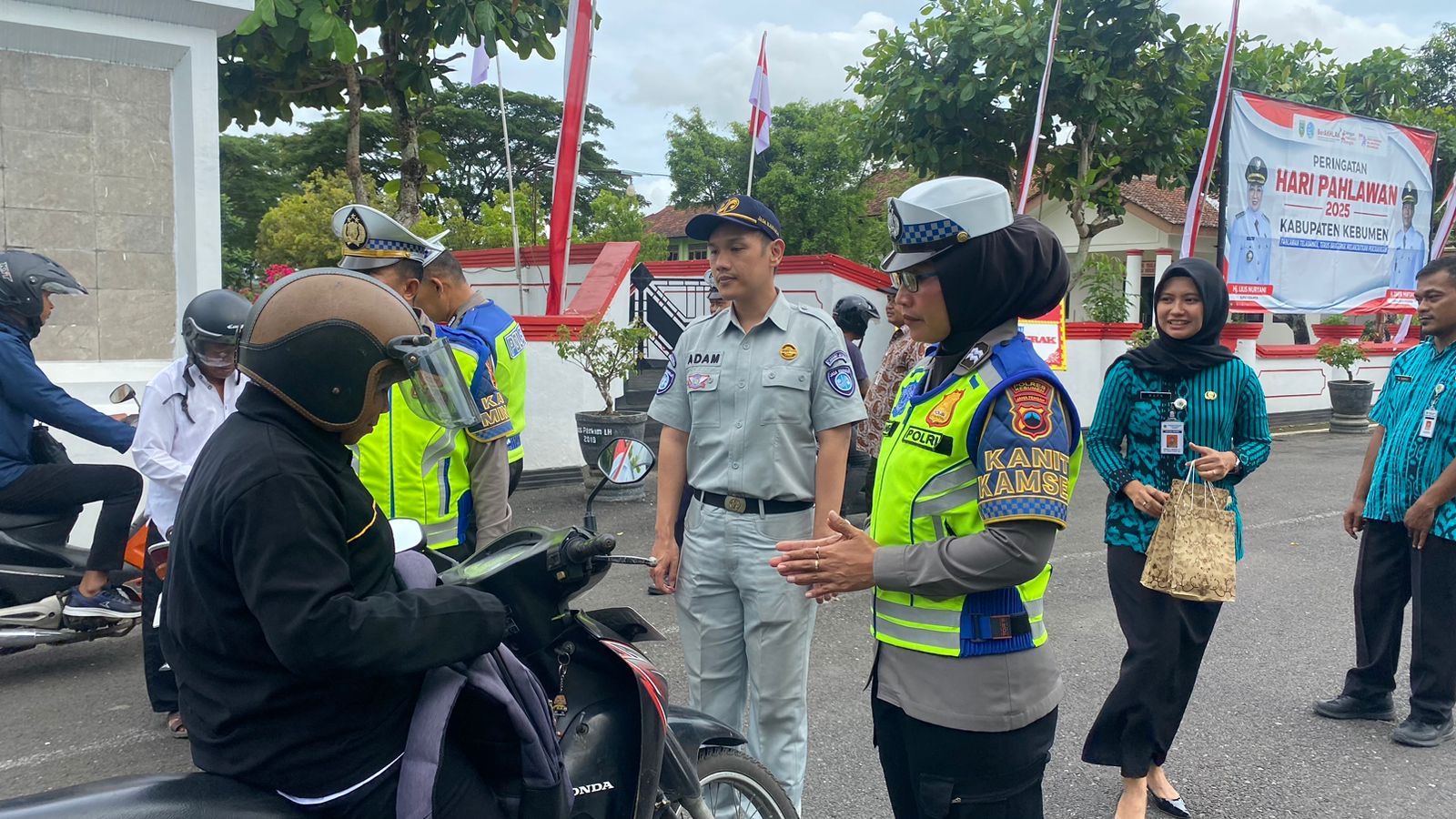 Tingkatkan Kepatuhan Administrasi dan Keselamatan Berkendara, Tim Pembina Samsat Kebumen Gelar Operasi Gabungan
