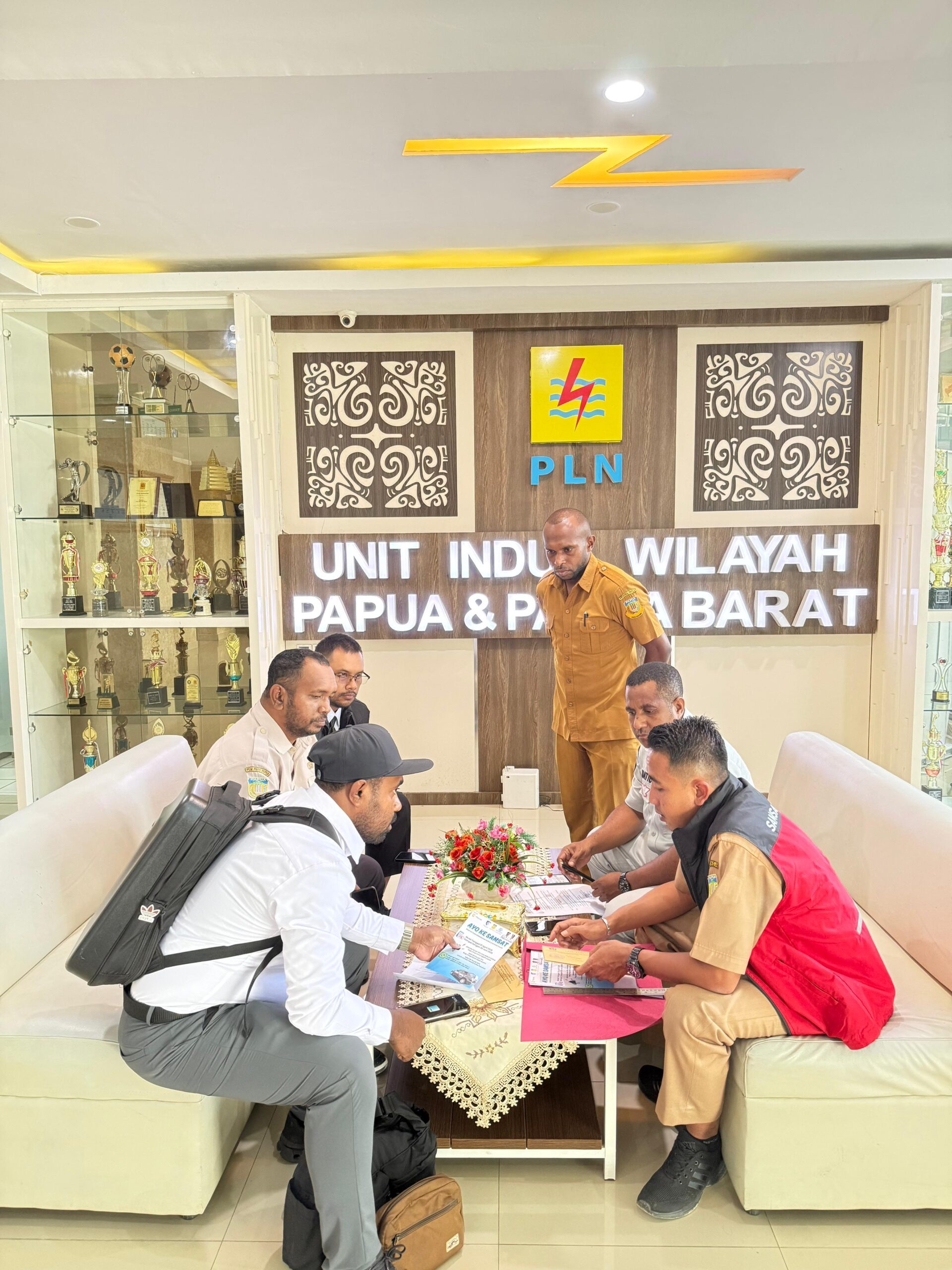 PT Jasa Raharja Kantor Wilayah Papua Bersama Bapenda Provinsi Papua Lakukan SIGAP Instansi, Tertibkan Tunggakan PKB dan SWDKLLJ Milik Perusahaan di Kota Jayapura