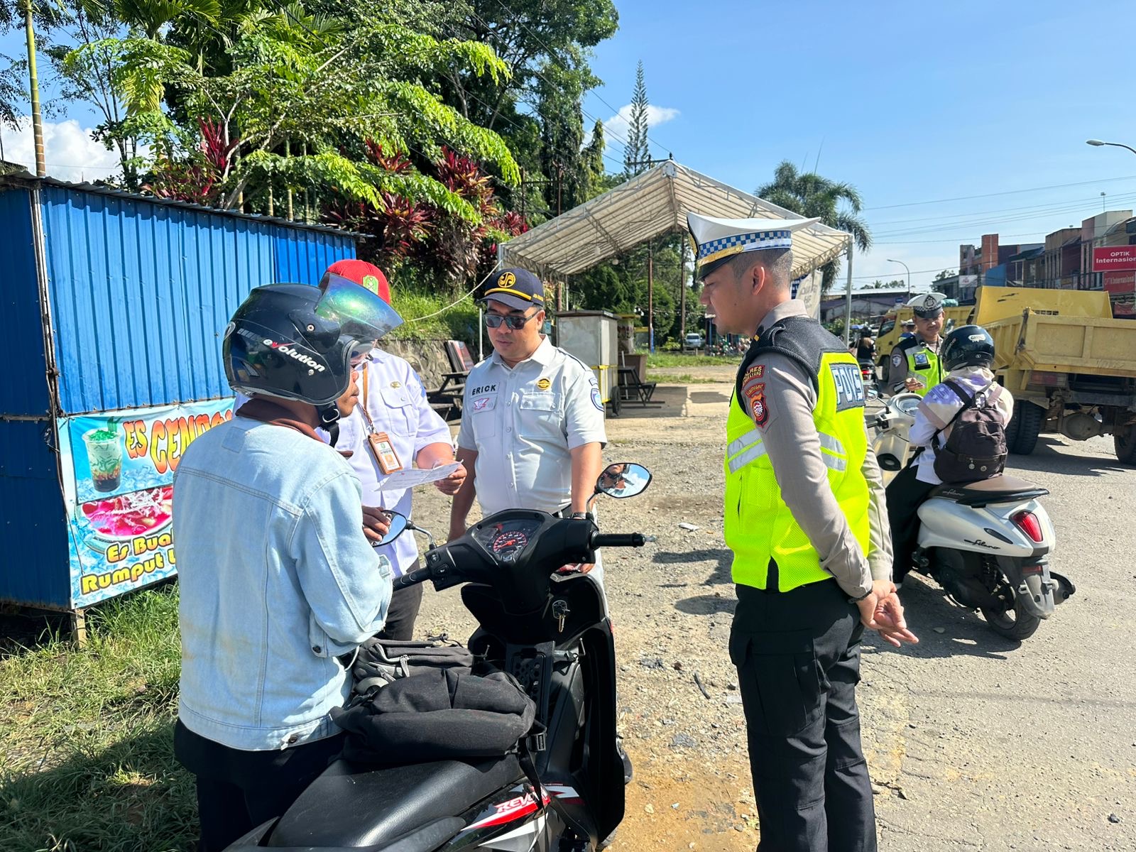 Jasa Raharja Singkawang Bersama Tim Pembina Samsat Bengkayang Gelar Operasi Gabungan Tingkatkan Kepatuhan Masyarakat