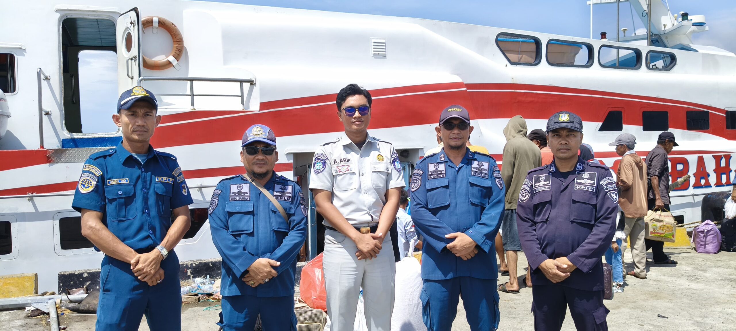 Jasa Raharja Watampone Bersama UPP Kelas III Siwa Pantau Hari Terakhir Pengalihan Penyeberangan Bajoe–Kolaka di Pelabuhan Bangsalae