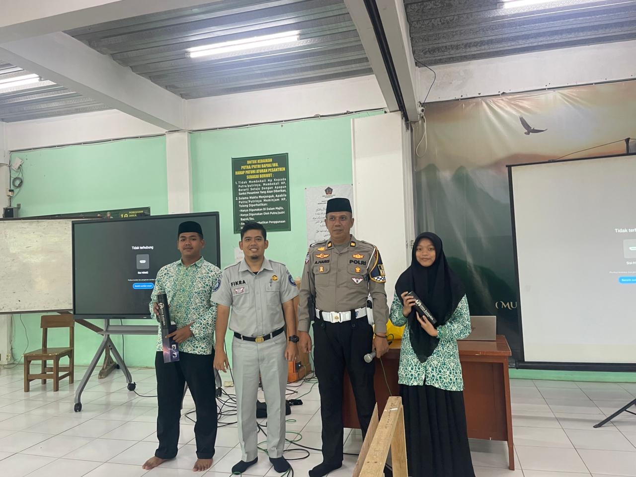 Jasa Raharja Sukabumi dan Polres Sukabumi Kota Tingkatkan Kesadaran Keselamatan Berlalu Lintas Melalui Program PPKL di SMK Azzainiyah
