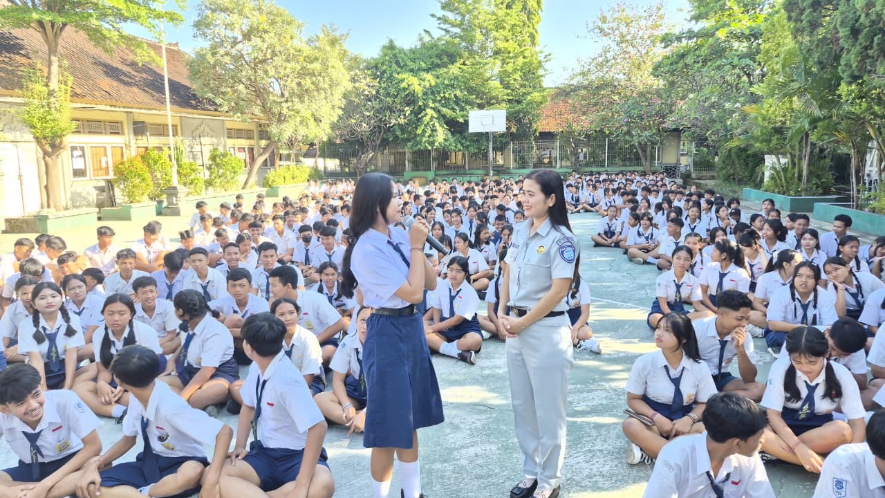 Edukasi Keselamatan Sejak Dini, Jasa Raharja Singaraja Gelar PPKL di SMPN 1 Kubutambahan