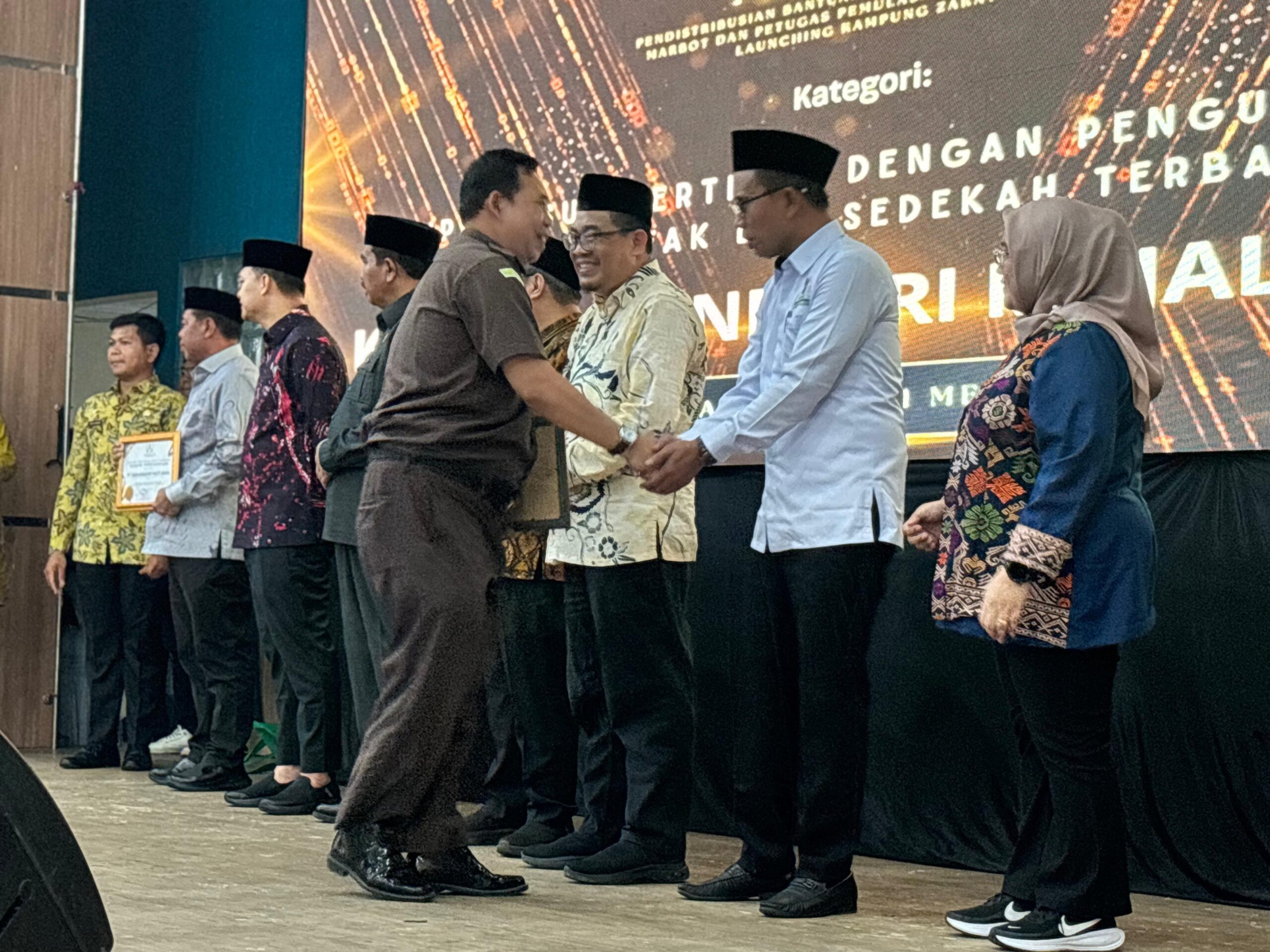 ‎Melalui BAZNAS, Bupati Majalengka Gelontorkan Insentif Rp1,3 Miliar untuk Pegiat Keagamaan‎‎