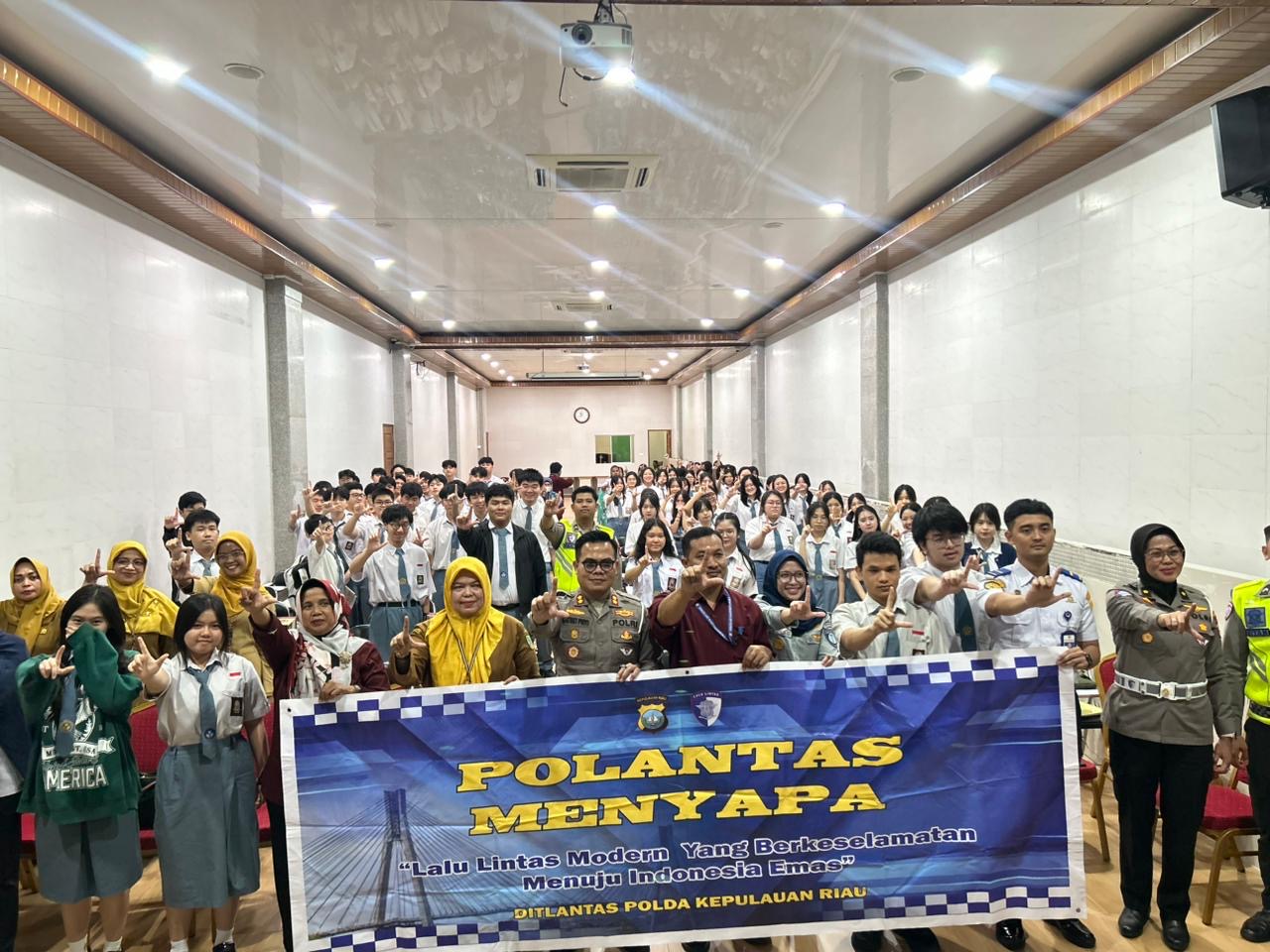 Jasa Raharja dan Ditlantas Polda Kepri Gelar Program Safety Campaign On The School di SMA Maitreyawira
