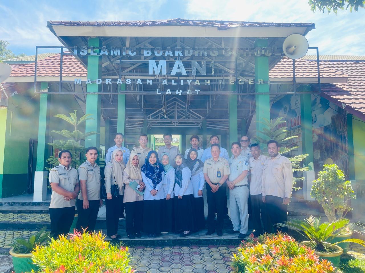 Siguntang Menyapa Hadir di SMA Muhammadiyah Lahat, Dukung Validasi Data Kendaraan Bermotor dan Optimalisasi Kepatuhan Pajak