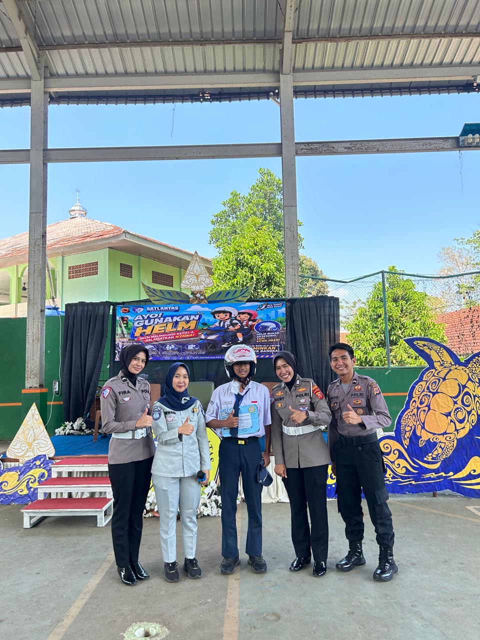 Jasa Raharja Cabang Sukabumi Bersama Satlantas Polres Sukabumi Tanamkan Budaya Keselamatan Berlalu Lintas di SMAN 1 Palabuhanratu