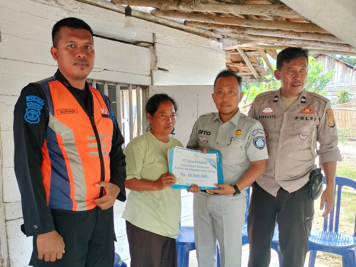 Jasa Raharja Kotabumi Gerak Cepat Serahkan Santunan Korban Kecelakaan di Perlintasan Kereta Api Sungkai Utara