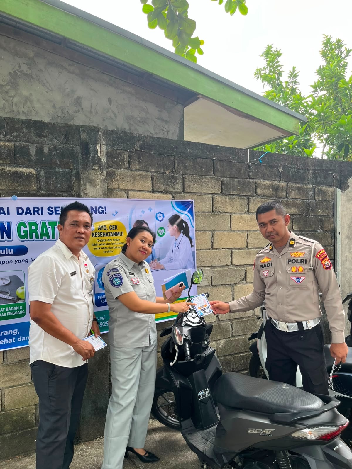 Tim Pembina Samsat Sosialisasikan Kepatuhan Pajak Kendaraan Bermotor di Area Parkir Bencoolen Mall