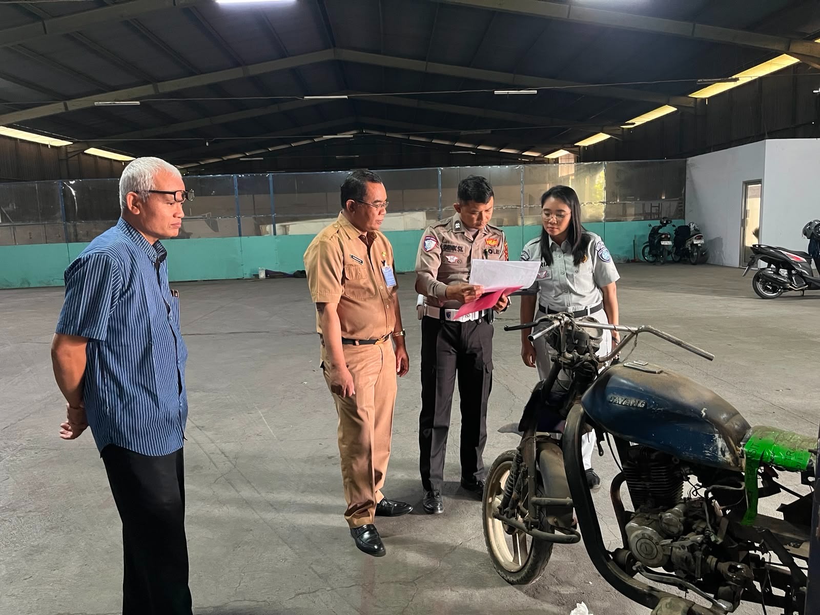 Tim Samsat Sukoharjo Laksanakan Verifikasi Lapangan Pengajuan Penghapusan Regident Kendaraan Bermotor di PT Dan Liris