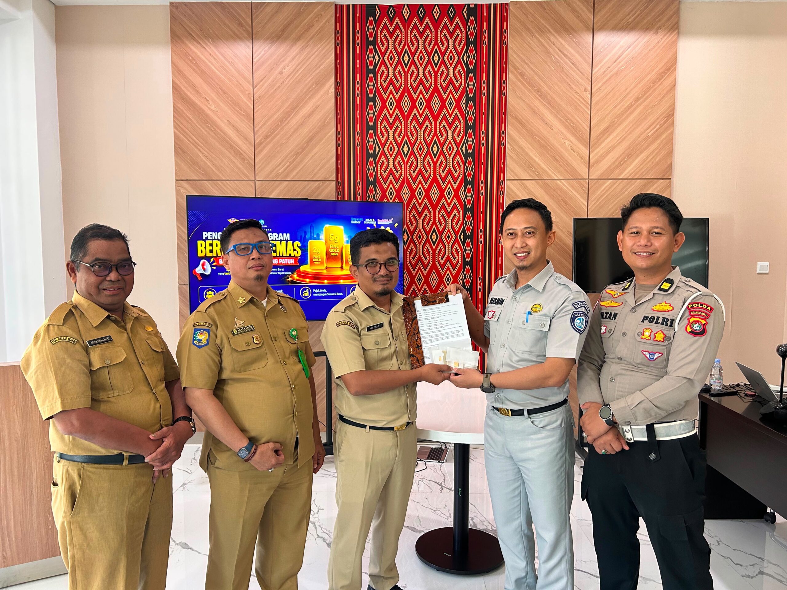 Jasa Raharja Cabang Mamuju Melaksanakan pengundian Hadiah Emas bagi Wajib Pajak yang Patuh
