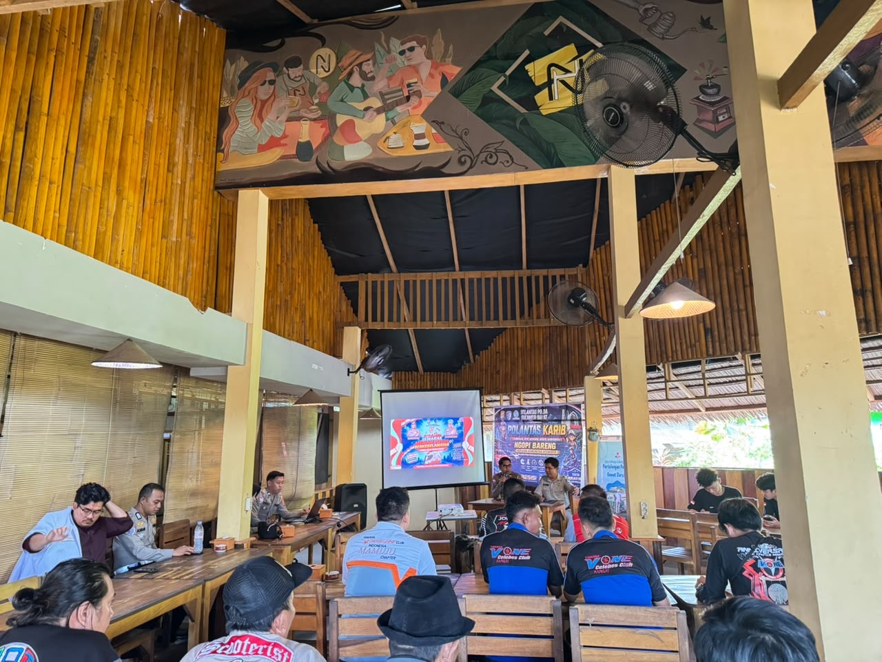 Jasa Raharja Cabang Mamuju dan Ditlantas Polda Sulbar Gelar Safety Campaign dan PPGD Bersama Komunitas Otomotif