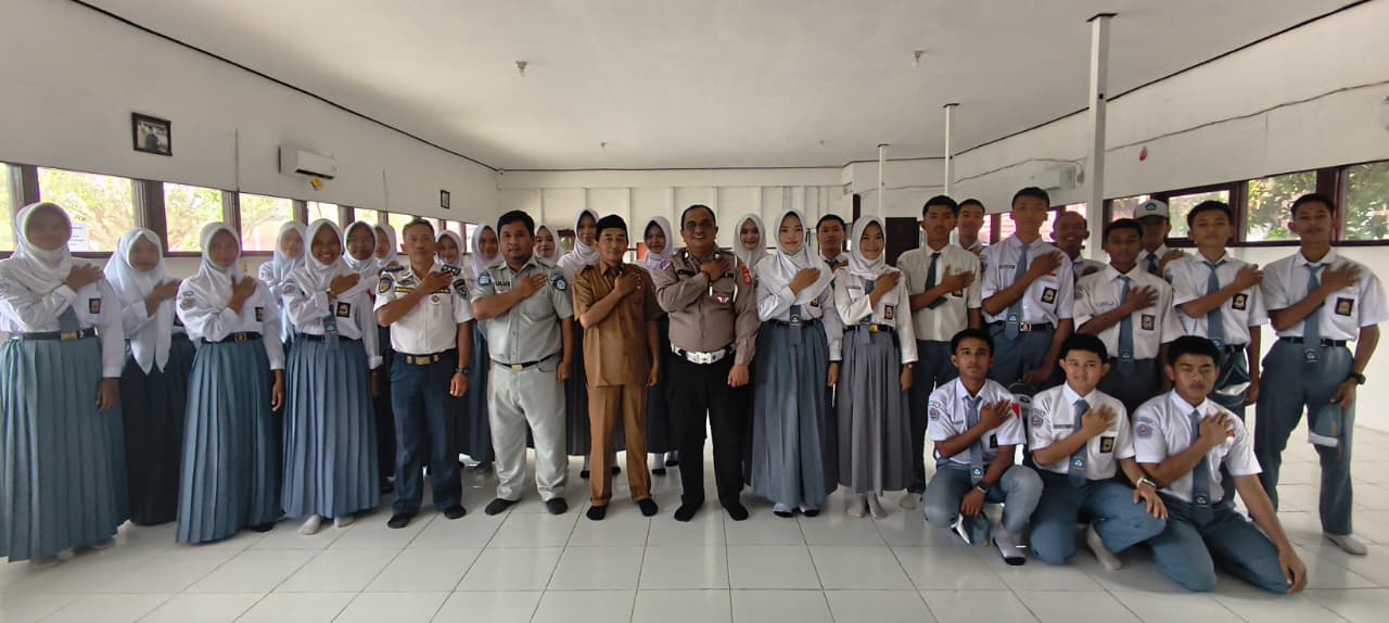 Jasa Raharja Kalteng Edukasi Pelajar SMA Negeri 1 Kuala Pembuang Melalui Program PPKL