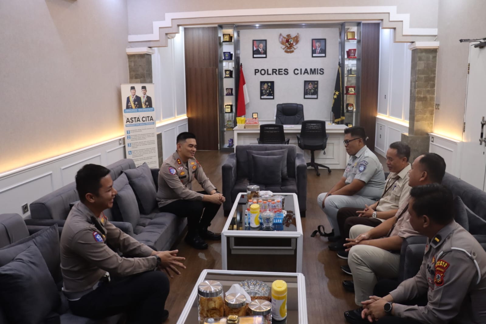 Perkuat Sinergi Pelayanan dan Keselamatan, Tim Pembina Samsat dengan Kapolres Ciamis