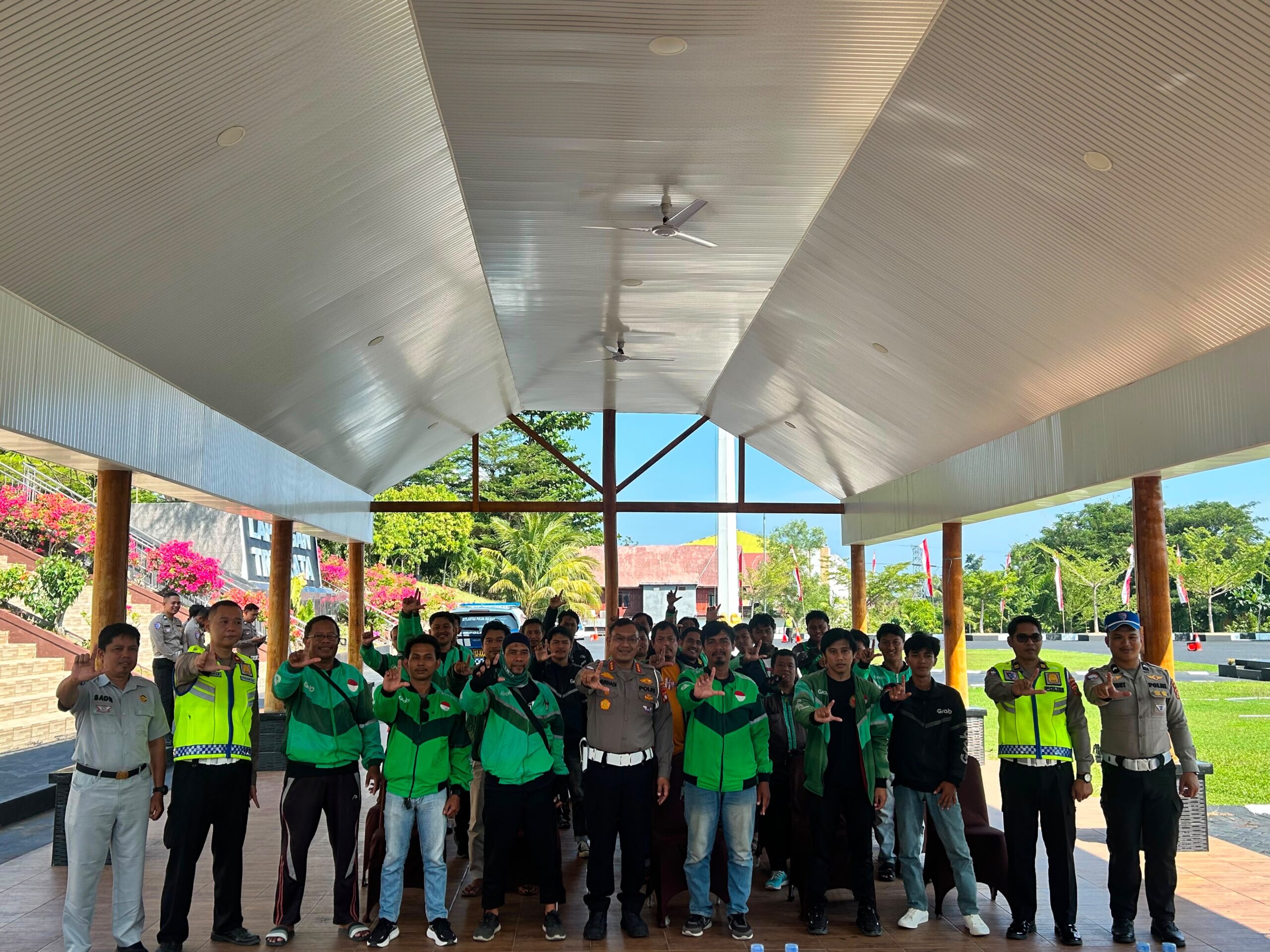 Jasa Raharja Cabang Mamuju Bersama Ditlantas Polda Sulbar Gelar Safety Riding & Safety Driving Bersama Pengemudi Ojol dan Opang