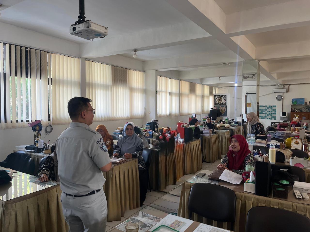 PT Jasa Raharja Jawa Barat Tanamkan Kesadaran Keselamatan Berlalu Lintas melalui Safety Campaign dan PPKL di SMAN 3 Cimahi