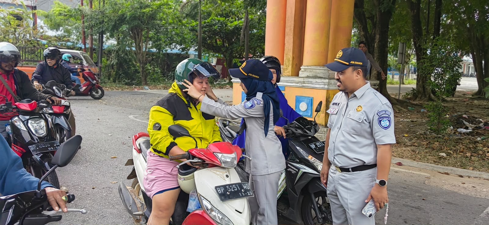 Jasa Raharja dan Satlantas Polresta Tanjung Pinang Gelar Kegiatan JASfren Peduli Keselamatan dalam Rangka Hari Pelanggan Nasional 2026 di Simpang Lampu Merah Bintan Center, Tanjungpinang