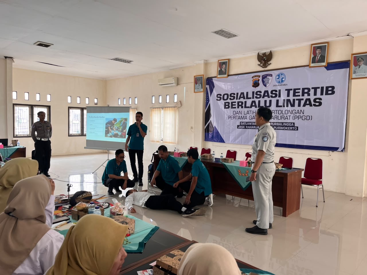 Jasa Raharja Purwokerto dan Satlantas Polres Purbalingga Gelar Sosialisasi Tertib Lalu Lintas dan Pelatihan PPGD