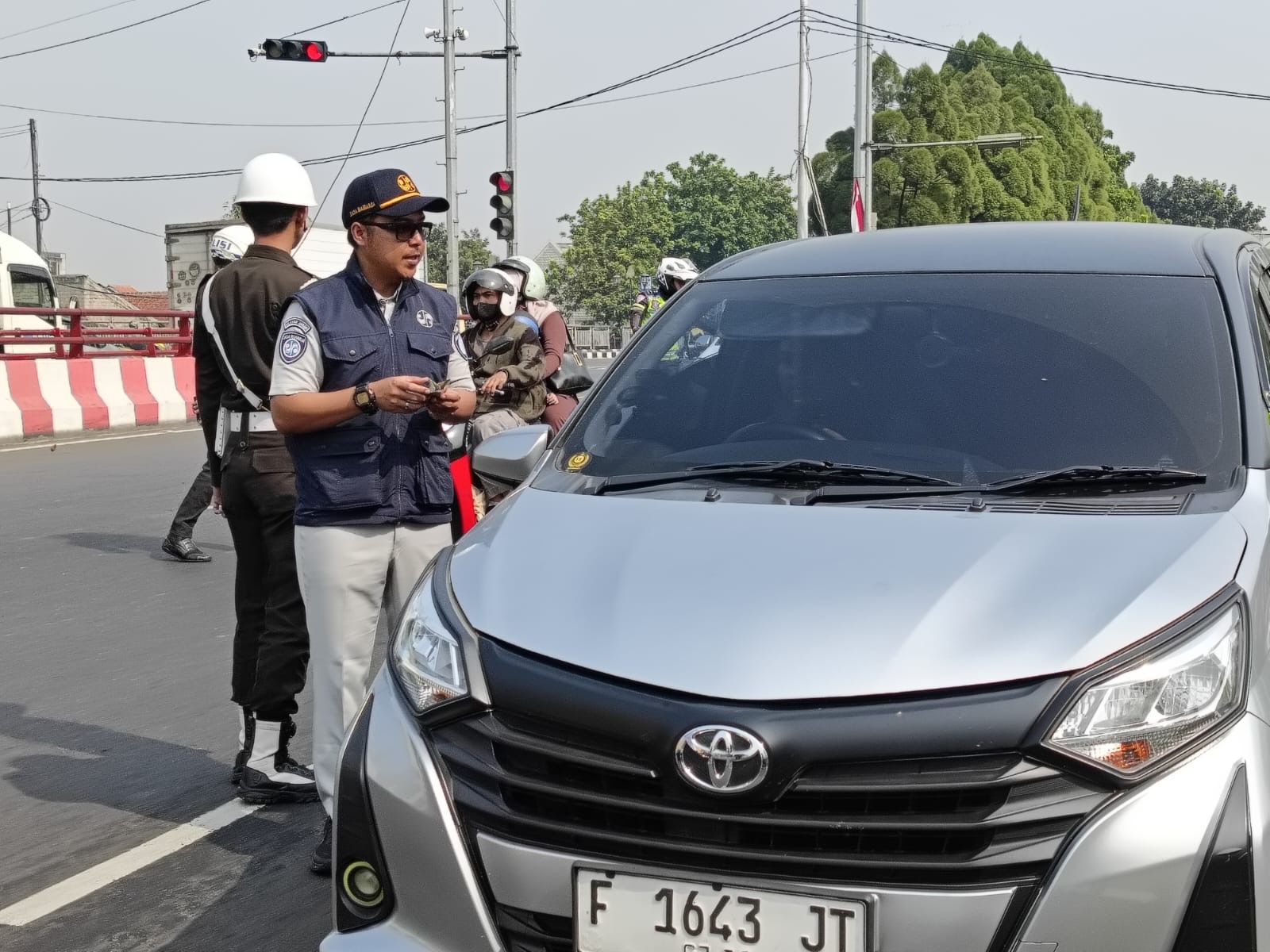 Operasi Gabungan Tim Pembina Samsat Kabupaten Bogor di Simpang Sentul dalam Rangka Optimalisasi Kepatuhan Pajak Kendaraan Bermotor