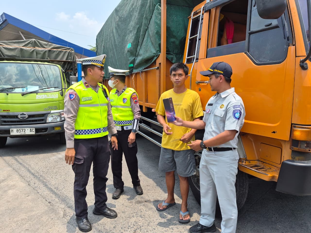 Tim Pembina Samsat Kabupaten Semarang Gelar Operasi Gabungan, Perkuat Kepatuhan Pajak Kendaraan Barang