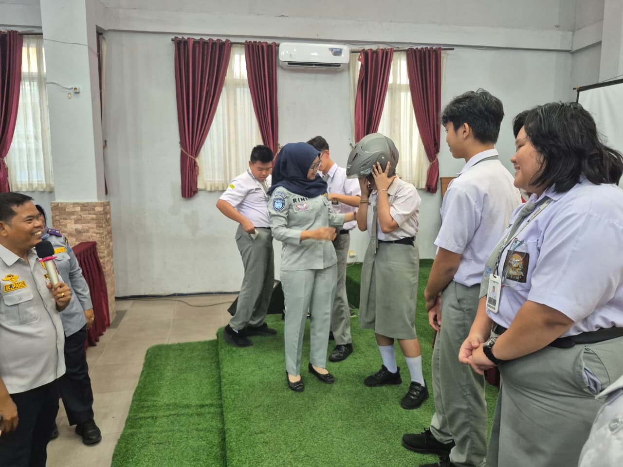 Jasa Raharja Gelar Program “Pengajar Peduli Keselamatan Lalu Lintas” di SMK Swasta Methodist Tanjung Morawa