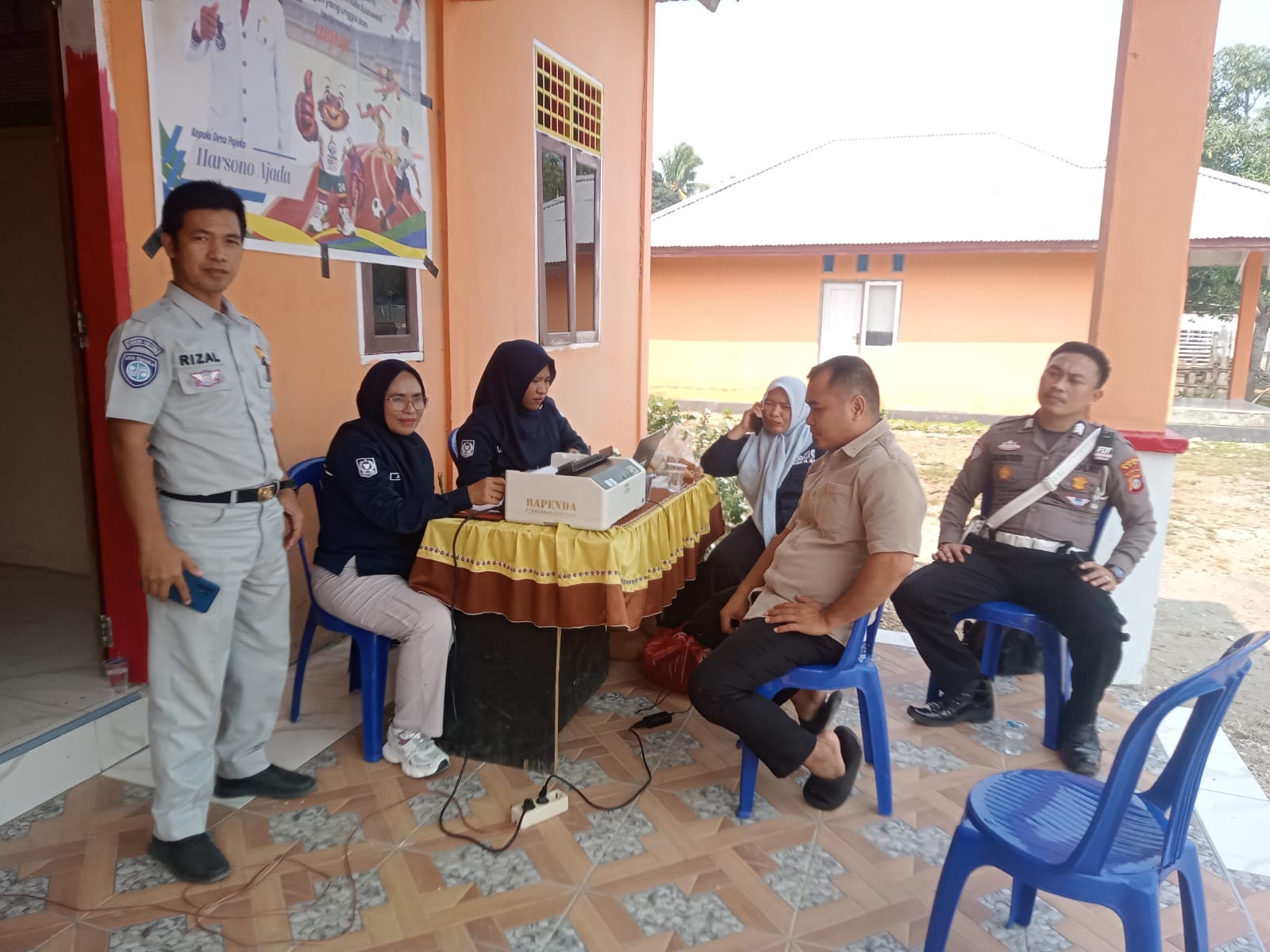 Jasa Raharja Dukung Pelayanan Samsat Keliling di Desa Pajeko, Kecamatan Momunu